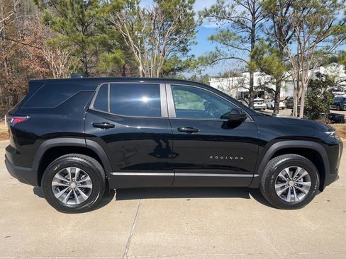 New 2026 Chevrolet Equinox LT w/ Convenience Package II FWD image 4
