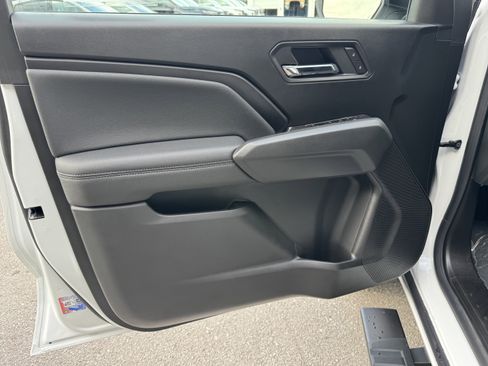 New 2025 GMC Canyon Elevation w/ Convenience Package image 14