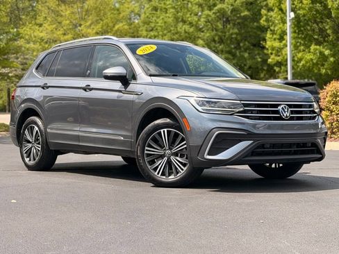 Used 2024 Volkswagen Tiguan Wolfsburg Edition AWD/4WD image 2