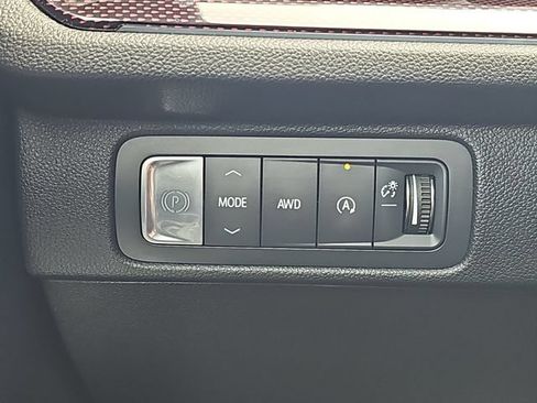 Used 2024 Chevrolet Traverse Z71 AWD/4WD image 19