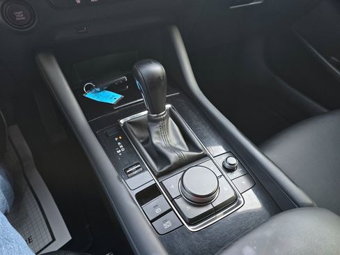 Used 2019 MAZDA MAZDA3 Hatchback w/ Preferred Package FWD image 8