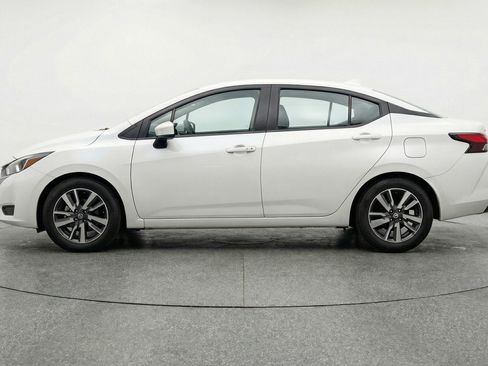 Used 2025 Nissan Versa SV FWD image 5