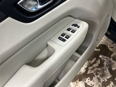 Used 2022 Volvo XC60 T8 Inscription Expression w/ Advanced Package AWD/4WD image 16