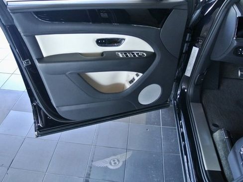 Used 2023 Bentley Bentayga AWD/4WD image 13