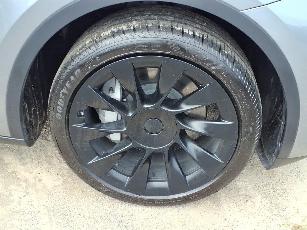 Used 2025 Tesla Model Y Long Range RWD image 9