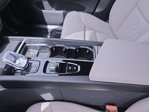New 2026 Volvo XC60 B5 Core w/ Climate Package image 26