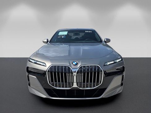 Used 2024 BMW 740i w/ Executive Package RWD image 2