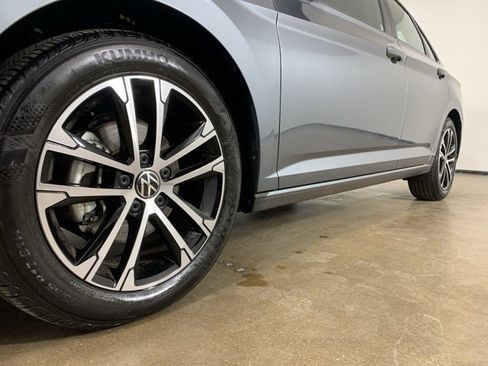 Used 2022 Volkswagen Jetta Sport image 2