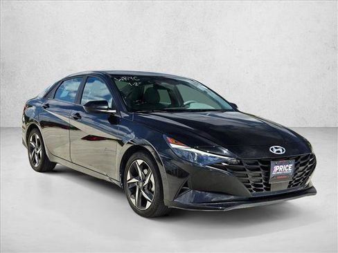 Used 2023 Hyundai Elantra SEL w/ Convenience Package FWD image 3
