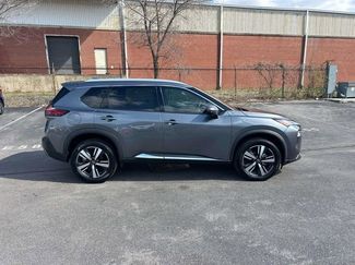 Used 2023 Nissan Rogue SL video 2