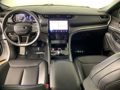 Used 2025 Jeep Grand Cherokee L Limited AWD/4WD image 34