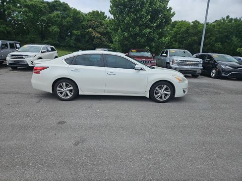 Used 2015 Nissan Altima 2.5 SL w/ Moonroof Package FWD image 8