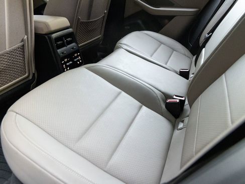 Certified 2025 Porsche Macan Electric RWD image 25