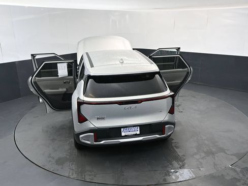 Used 2027 Kia Seltos LX AWD/4WD image 18