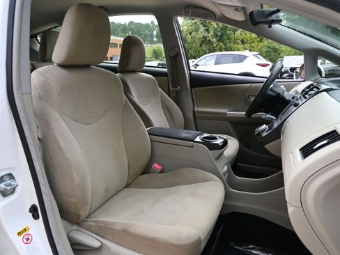 Used 2012 Toyota Prius V Five image 32
