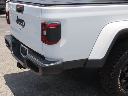 Used 2024 Jeep Gladiator Sport AWD/4WD image 12