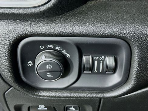 Used 2025 RAM 1500 Laramie image 16