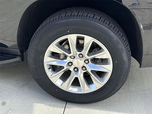 Used 2024 Chevrolet Suburban Premier image 31