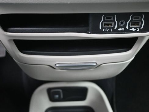 Used 2023 Chrysler Pacifica Touring-L FWD image 14