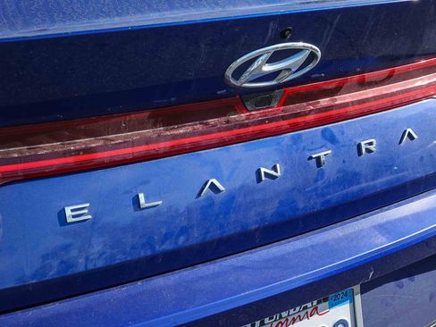 Used 2021 Hyundai Elantra SEL w/ Convenience + Premium Package image 9