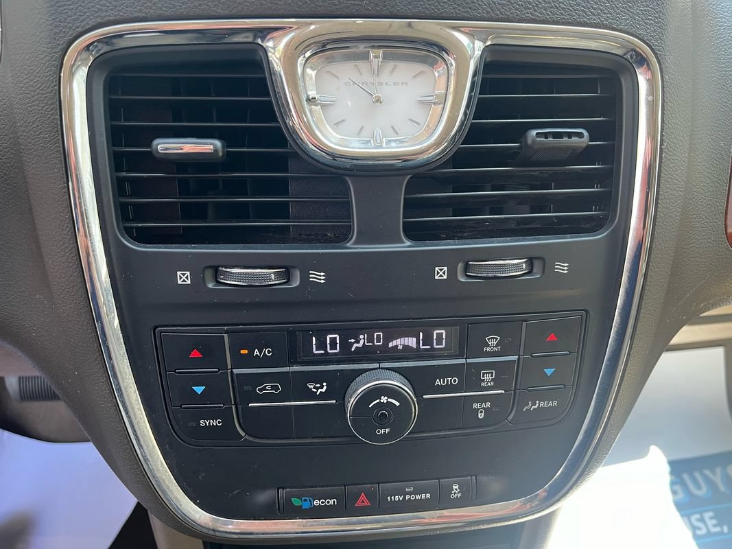 Used 2016 Chrysler Town & Country Touring FWD image 11