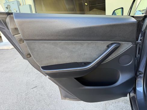 Used 2022 Tesla Model Y Performance image 19