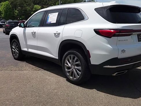 Used 2025 Buick Enclave Preferred FWD image 5