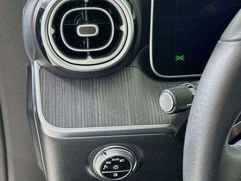 Certified 2025 Mercedes-Benz C 300 Sedan image 11