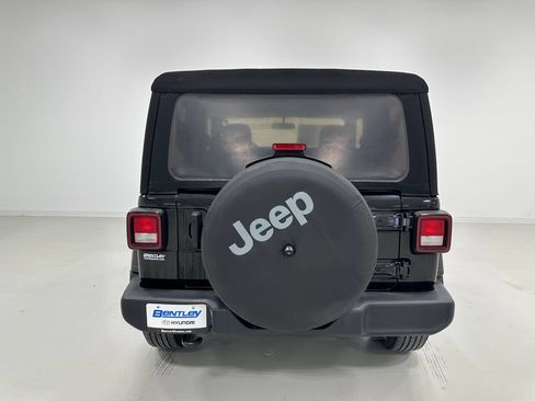 Used 2021 Jeep Wrangler Sport AWD/4WD image 5