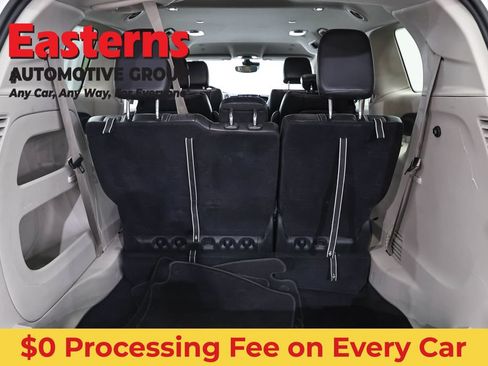 Used 2024 Chrysler Pacifica Touring-L FWD image 9