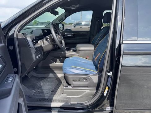 Used 2026 Chevrolet Suburban LS RWD image 2