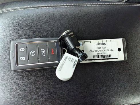 Certified 2025 Jeep Grand Cherokee L Limited w/ Luxury Tech Group II RWD image 36