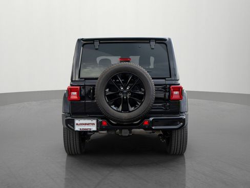 Used 2022 Jeep Wrangler Unlimited Sahara image 6
