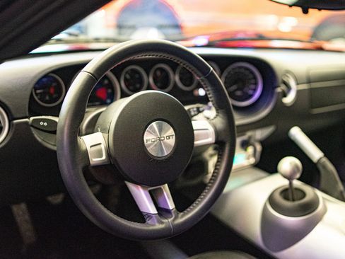 Used 2006 Ford GT image 2