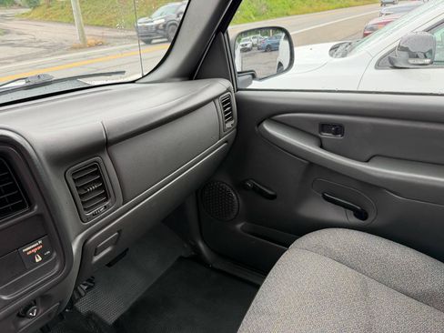 Used 2005 Chevrolet Silverado 2500 W/T AWD/4WD image 17