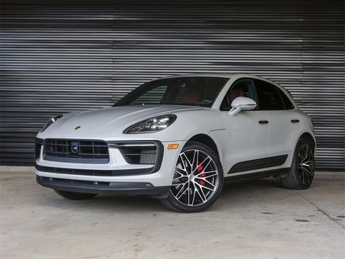 Certified 2023 Porsche Macan S image 1