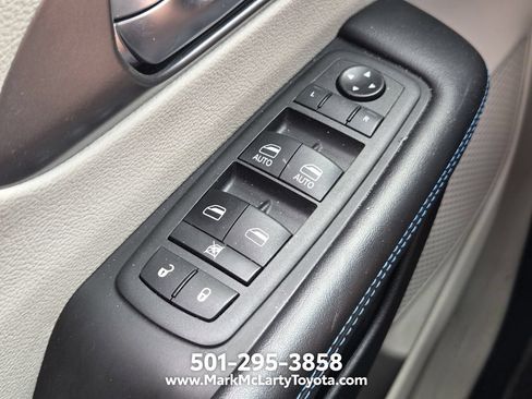 Used 2021 Chrysler Pacifica Touring FWD image 25