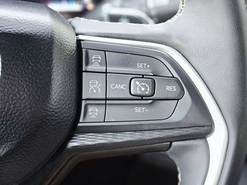 Used 2025 Jeep Grand Cherokee Altitude AWD/4WD image 19