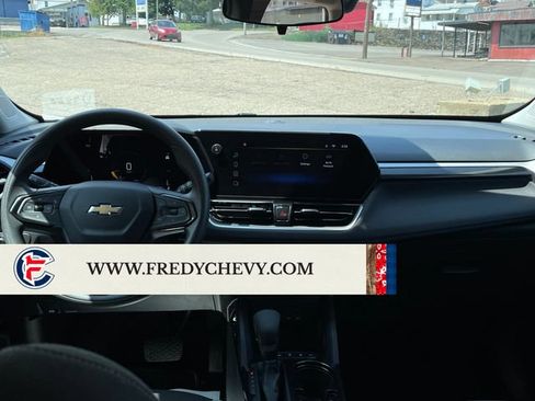 Used 2025 Chevrolet TrailBlazer LT AWD/4WD image 12