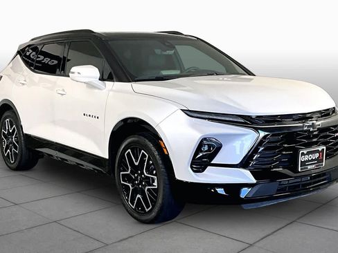 Used 2025 Chevrolet Blazer RS w/ Driver Confidence II Package FWD image 3