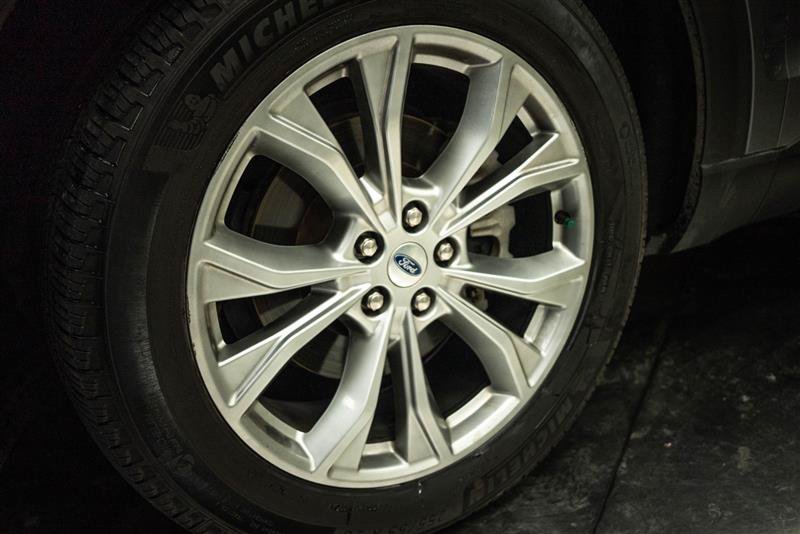 Used 2023 Ford Explorer XLT w/ Equipment Group 202A AWD/4WD image 3