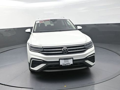 Used 2023 Volkswagen Tiguan SE w/ Panoramic Sunroof Package FWD image 5