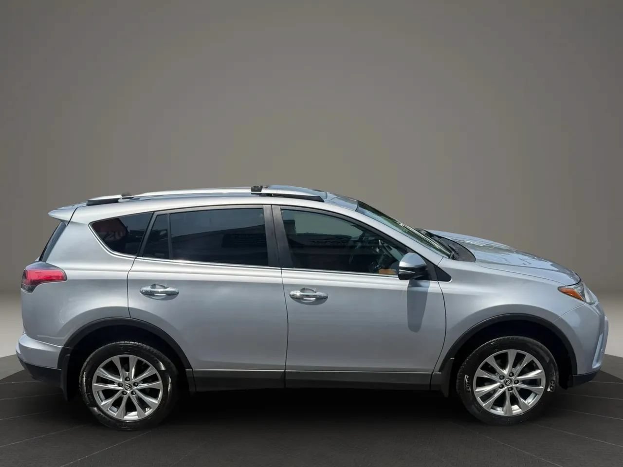 Used 2017 Toyota RAV4 Limited w/ Advanced Technology Package AWD/4WD image 6