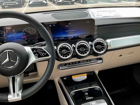 Used 2025 Mercedes-Benz GLB 250 GLB 250 image 6