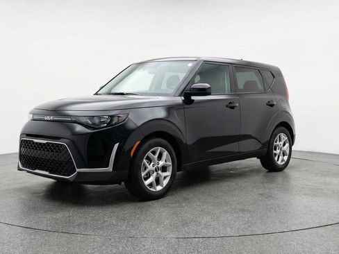 Used 2025 Kia Soul LX w/ LX Technology Package FWD image 3
