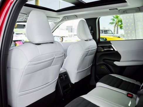 New 2026 Mitsubishi Outlander SE image 24