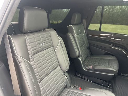 Used 2024 Cadillac Escalade Premium Luxury Platinum AWD/4WD image 44