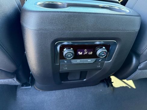 New 2026 Chevrolet Suburban Premier image 26