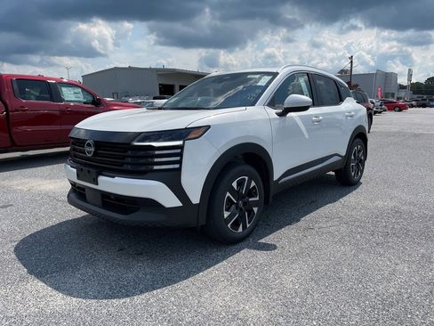 New 2025 Nissan Kicks SV w/ SV Premium Package image 2