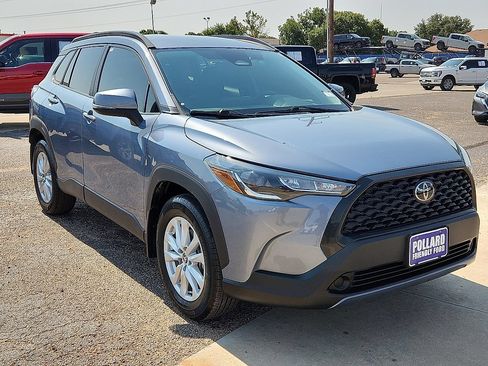 Used 2023 Toyota Corolla Cross LE FWD image 4